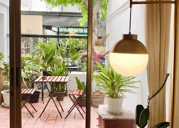 Flip Flop In Townhouse * Bangkok